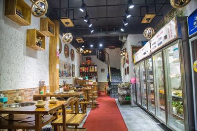 昨晚一伙人突然沖進新華西路這家店白吃白喝!老板發怒要算賬&hellip;