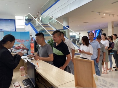 吉利豪越一車難求，工廠連夜發車仍供不應求